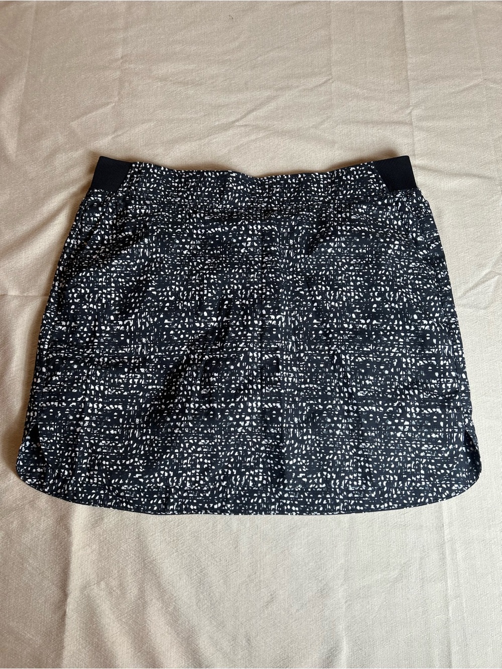 Printed Black and White Mini Skirt with Elastic Waistband